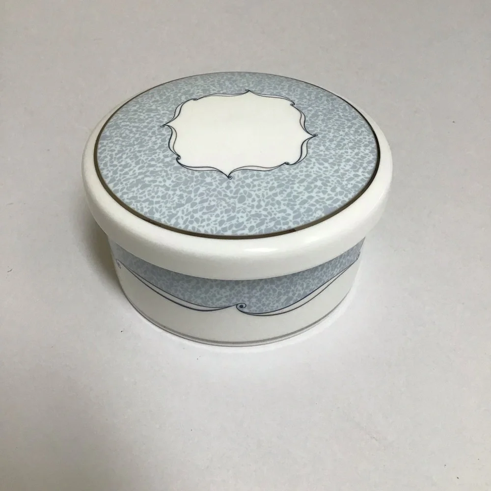 Wedgwood Porcelain Powder Box VENICE Trinket Jewelry Signed Vanity Boudoir Round